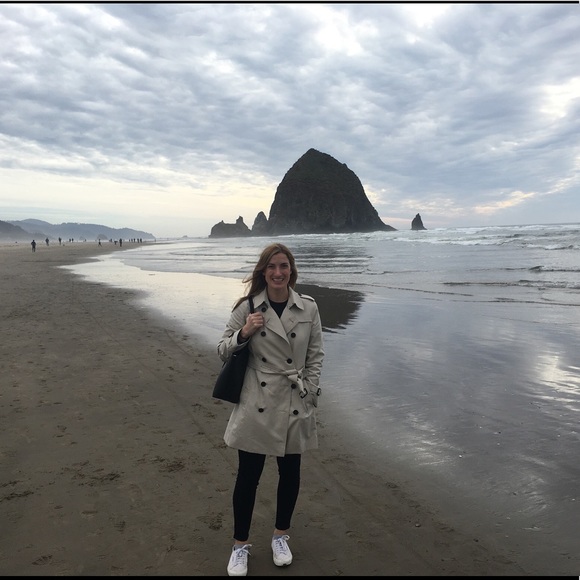 Meet your Posher, Lynn! *POSH AMBASSADOR* - Picture 4 of 8